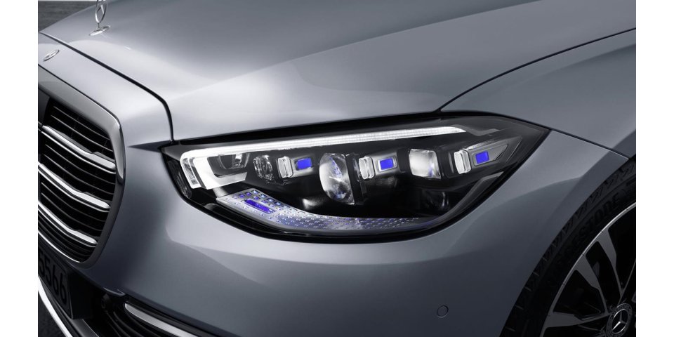Mercedes-Benz Farlarda Yapıştırıcı Kullanımını Bırakıyor: Peki Neden?