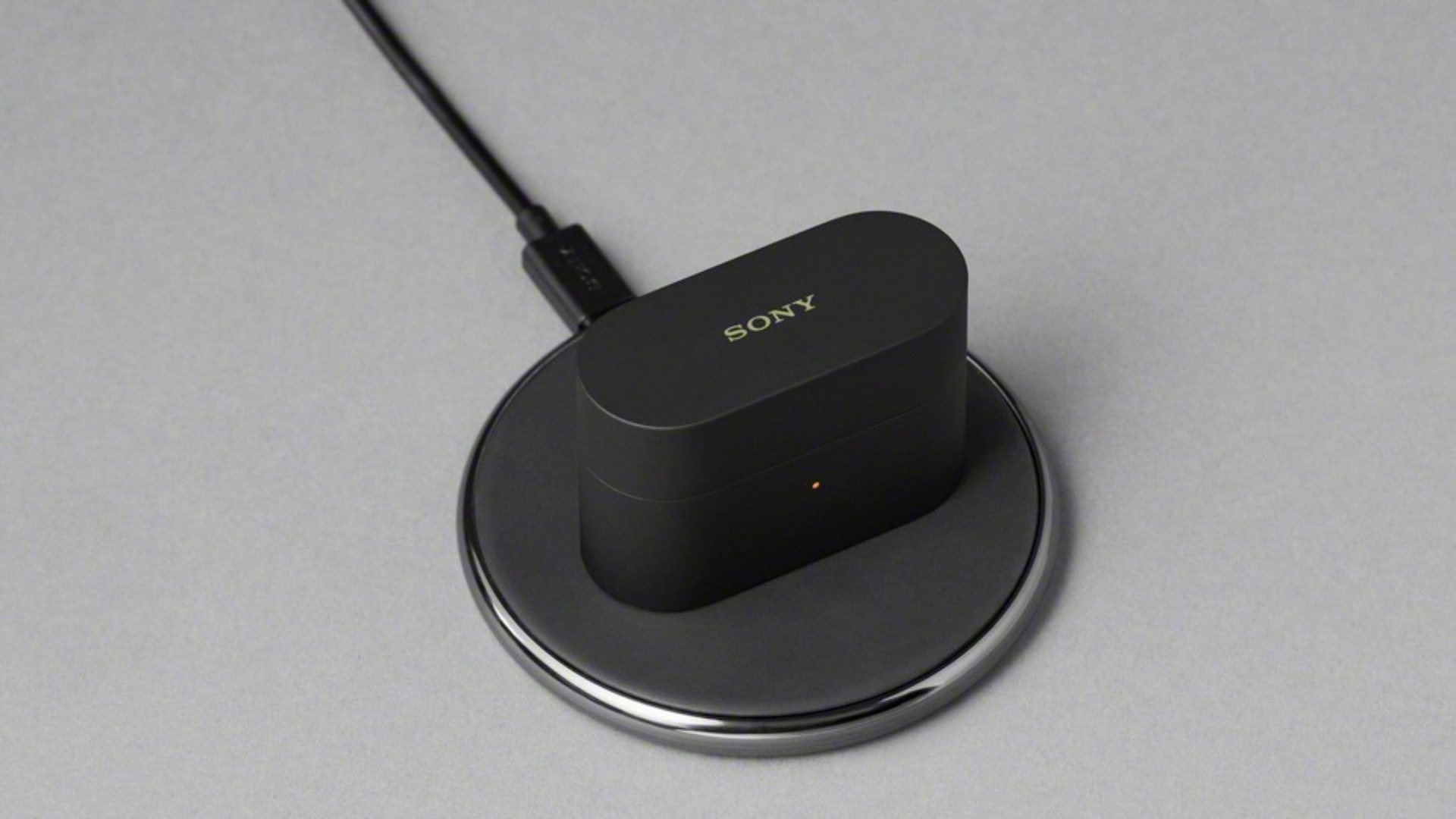 Sony WF-1000XM6 kulaklık şarj cihazı