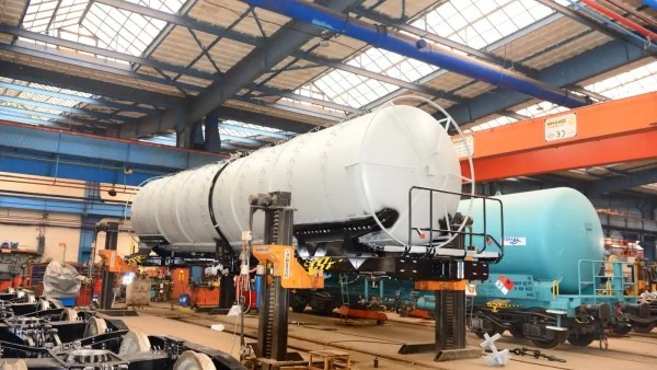 Ulaştırma Bakanı Uraloğlu'ndan Güneş Enerjisi ile Yenilenebilir Üretim Hamlesi
