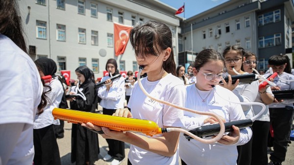 Bursa'da 985 Öğrenci ile Guinness Dünya Rekoru Denemesi Yapıldı