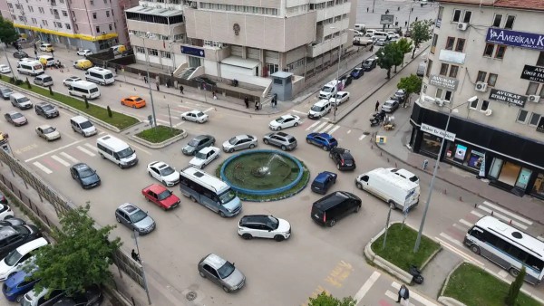 Kırıkkale'de Ofis Kavşağı'nda Trafik Düzenlemesi Yapıldı