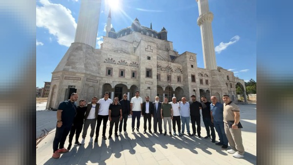 Cami bünyesinde güreş minderi ve antrenman salonu kurulması için görüşmeler yapıldı