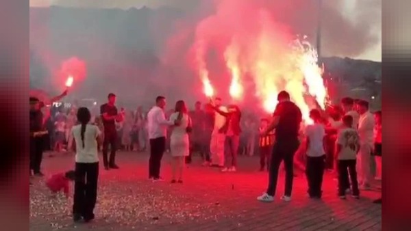 Kars Kalesi önünde genç kadının “Evet”iyle gerçekleşen evlilik teklifi duygusal anlar yaşattı