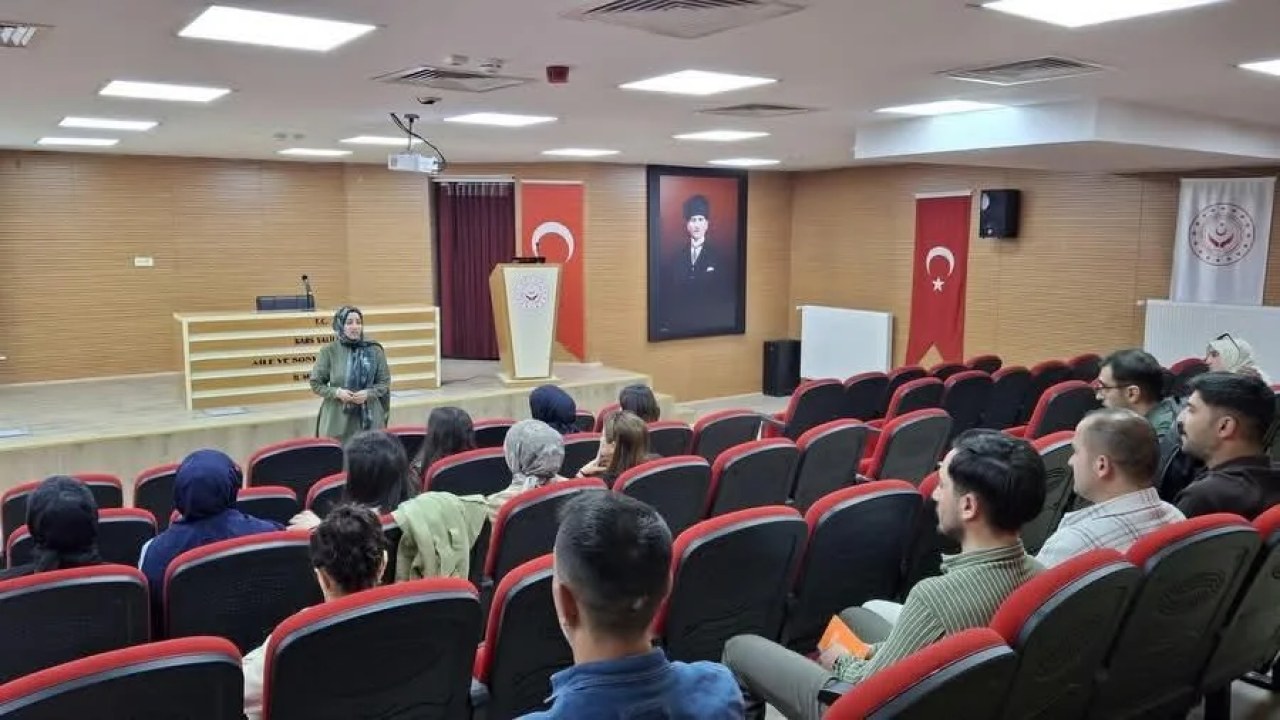 Yeşilay Kars Şubesi, Kars Sosyal Hizmetler Personeline Teknoloji Bağımlılığı Eğitimi Verdi