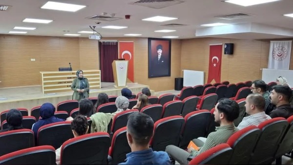 Yeşilay Kars Şubesi, Kars Sosyal Hizmetler Personeline Teknoloji Bağımlılığı Eğitimi Verdi