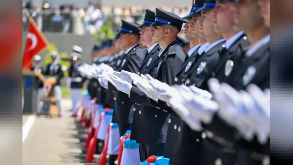 Erzurum POMEM’de 703 polis adayı 32. dönem mezuniyet töreniyle göreve başladı