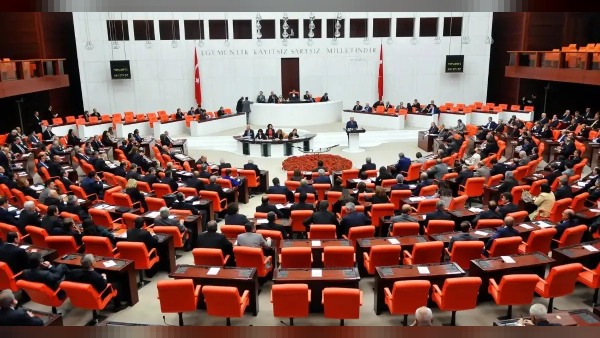 Hukukta duruşmalar 3 ayda tamamlanacak, IBAN dolandırıcılığı nitelikli suç sayıldı
