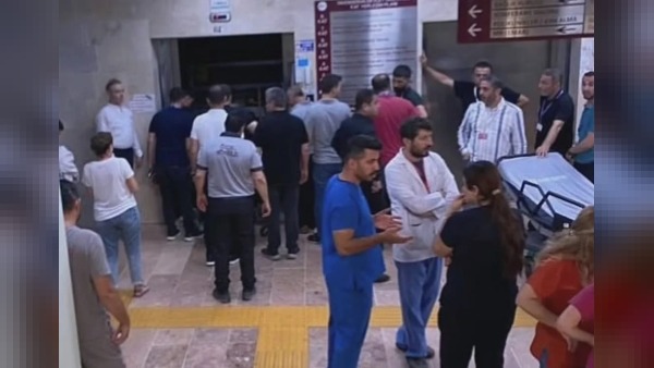 İskenderun Devlet Hastanesi'nde asansör arızası sonrası personel acil serviste gözetim altında