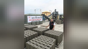 Kars İl Özel İdaresi kilit parke taşı üretimini artırarak kırsalda altyapıyı güçlendiriyor