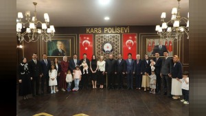 Kars’ta görev değişikliği yapan vali yardımcıları ve kaymakamlara Başarı Belgesi verildi