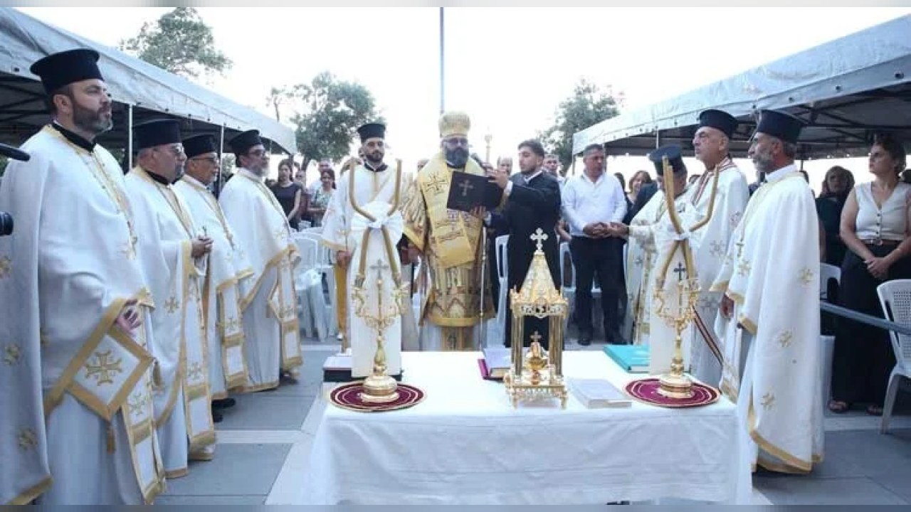Antakya'da St. Pierre Kilisesi'nde dualar ve kutsanmış ekmeklerle bayram kutlaması
