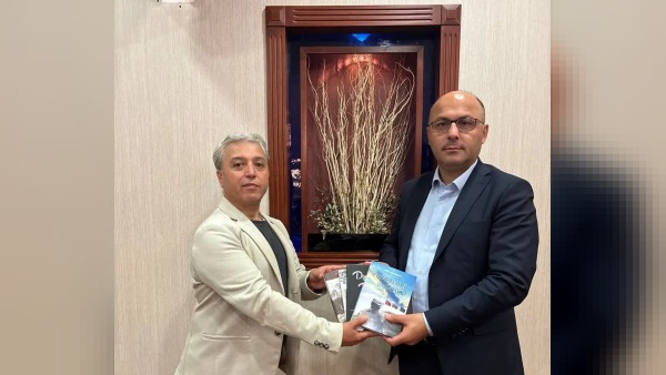Etibar Həsənzadə'nin Karabağ Zaferi eseri BHA Genel Müdürü Muhammet Kaçar’a sunuldu